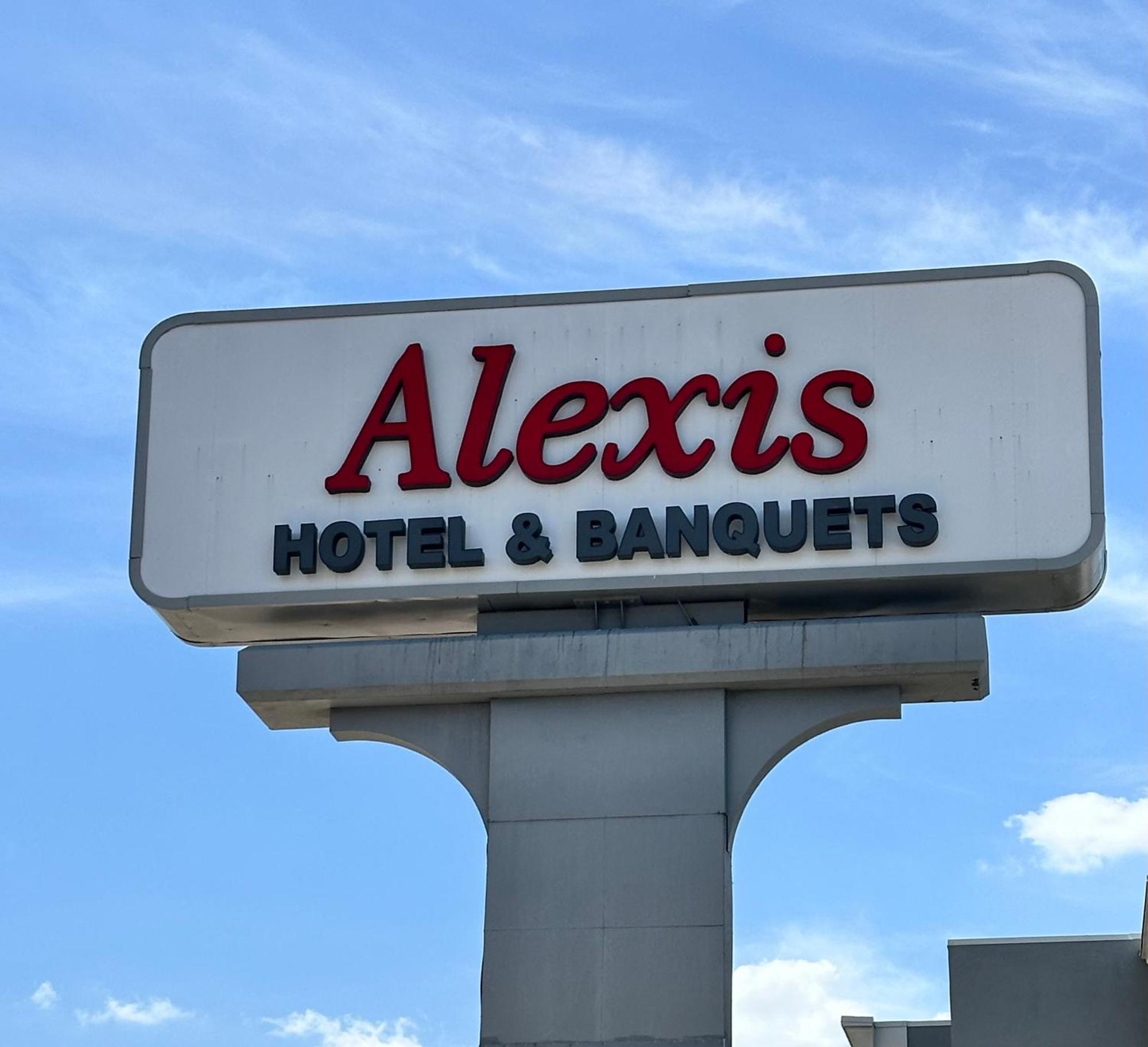 Alexis Hotel & Banquets Dallas Park Central Galleria Extérieur photo